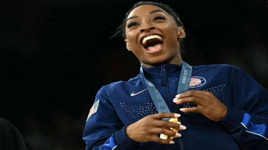 Simone Biles conduce a EEUU al oro por equipos en gimnasia de París-2024