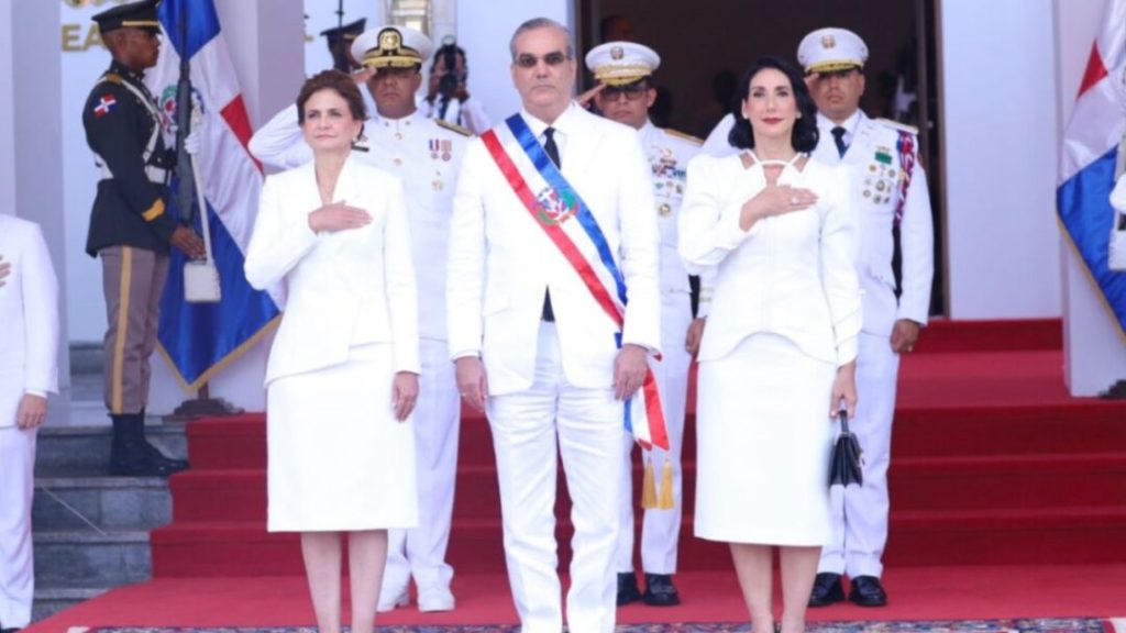 Luis Abinader asume su segundo mandato presidencial en Santo Domingo
