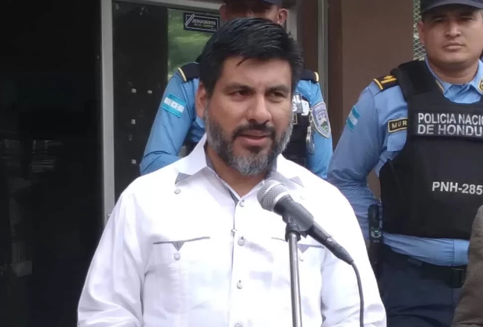 Fiscal general exige que los políticos enfrenten la justicia en igualdad de condiciones