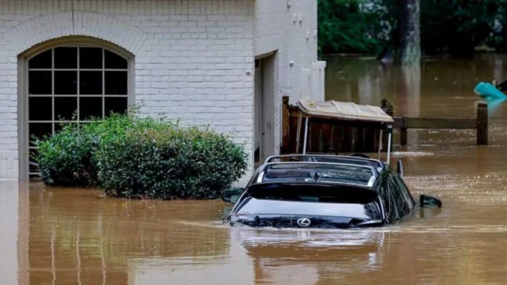 “Helene” deja al menos 26 muertos y devastación en el sureste de EE.UU. ( video )