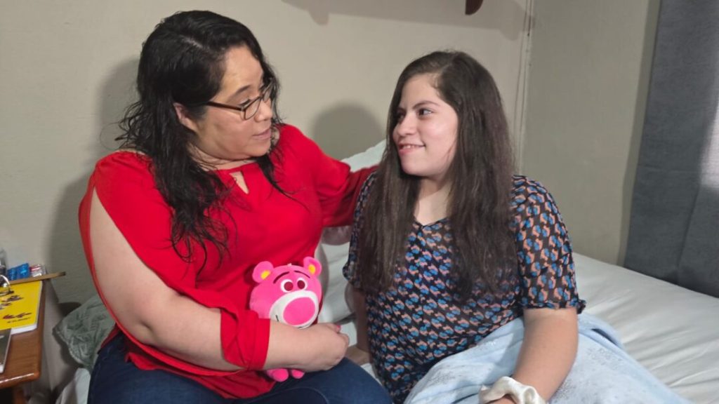 Atrapada entre sueños: niña podría ser el primer caso del síndrome de la “Bella Durmiente” en Honduras 