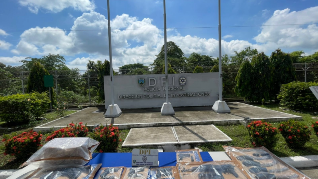 Decomisan armamento enviado como “encomienda”