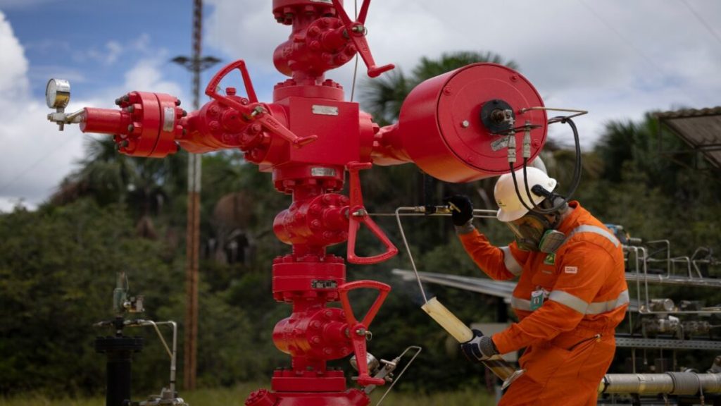 El petróleo sigue subiendo, con repunte en China y temor a un ataque israelí