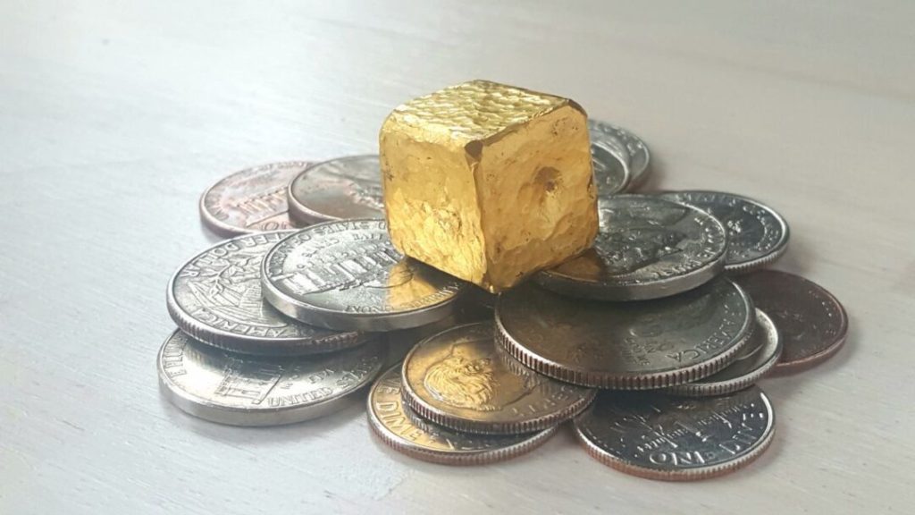 El oro alcanza récord de $2.781 la onza en EE. UU.
