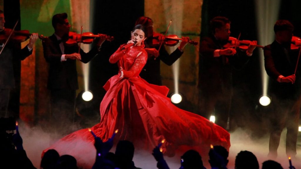 Declaraciones de Ángela Aguilar encienden a la comunidad chilena