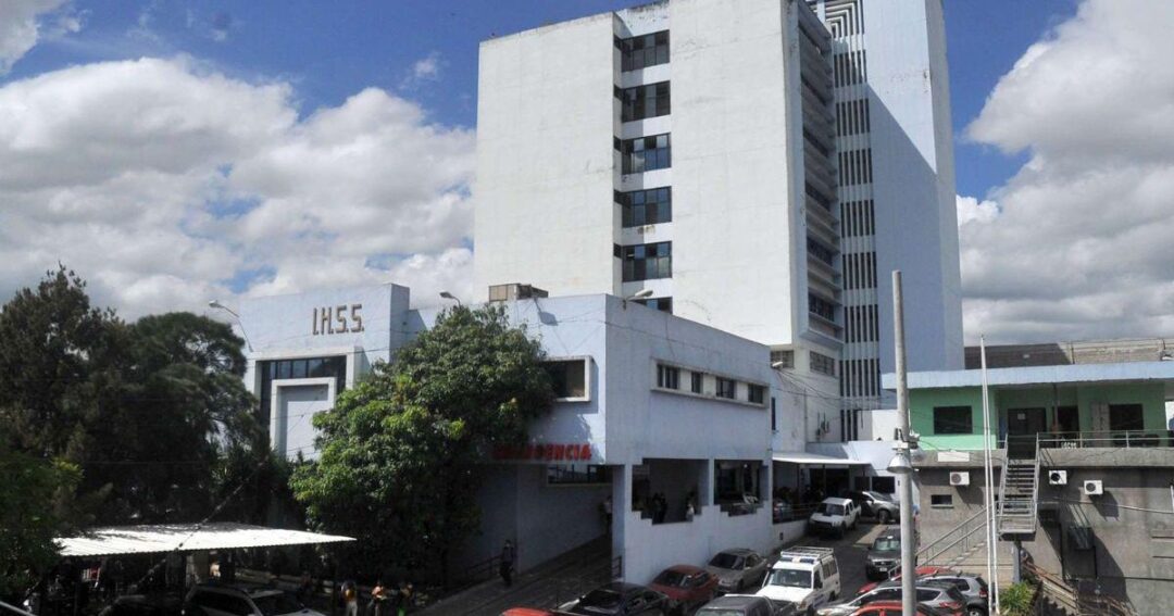 Pacientes y diputados denuncian crisis en el IHSS: sin citas ni medicamentos