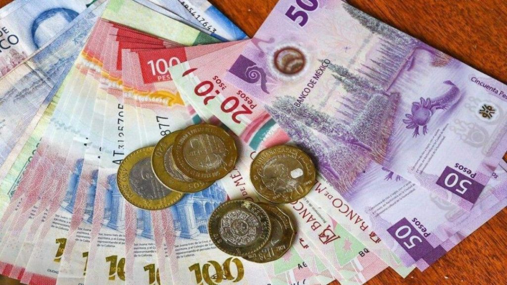 Peso mexicano cae un 22.96% al cierre de 2024