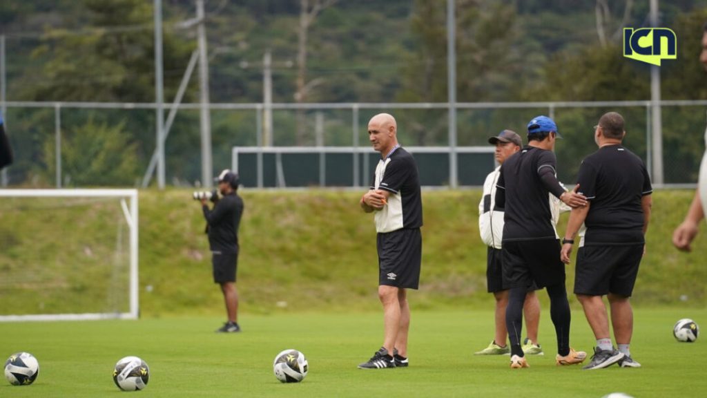 Nuevo inicio en el Rey de Copas: Eduardo Espinel lidera su primer entrenamiento con el Olimpia