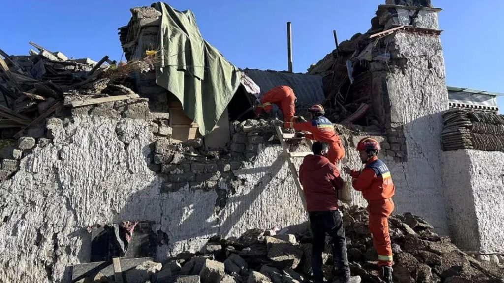 Terremoto en el Himalaya deja al menos 100 muertos y 130 heridos en China