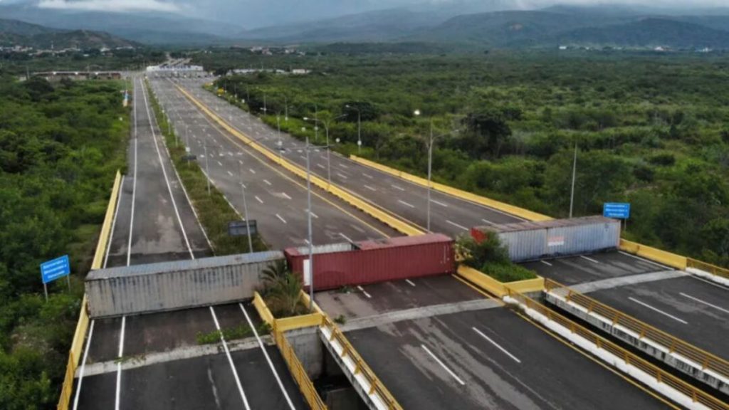 Venezuela cierra la frontera con Colombia
