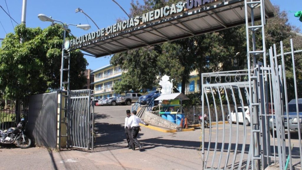 Oficial: UNAH ordena retiro de estudiantes por condiciones inadecuadas