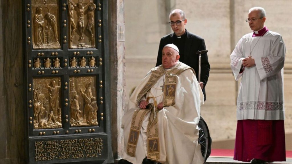 El Papa anula agenda por bronquitis hospitalaria