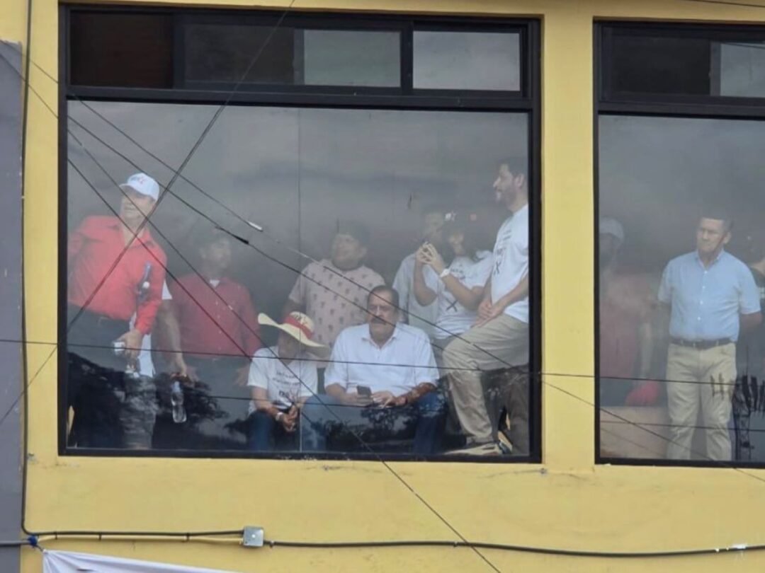 Reaparece “Carlón” en la palestra pública