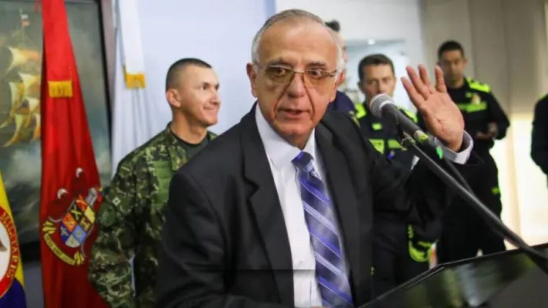 Casi un tercio del gabinete de Petro renuncia, incluida ministro de defensa