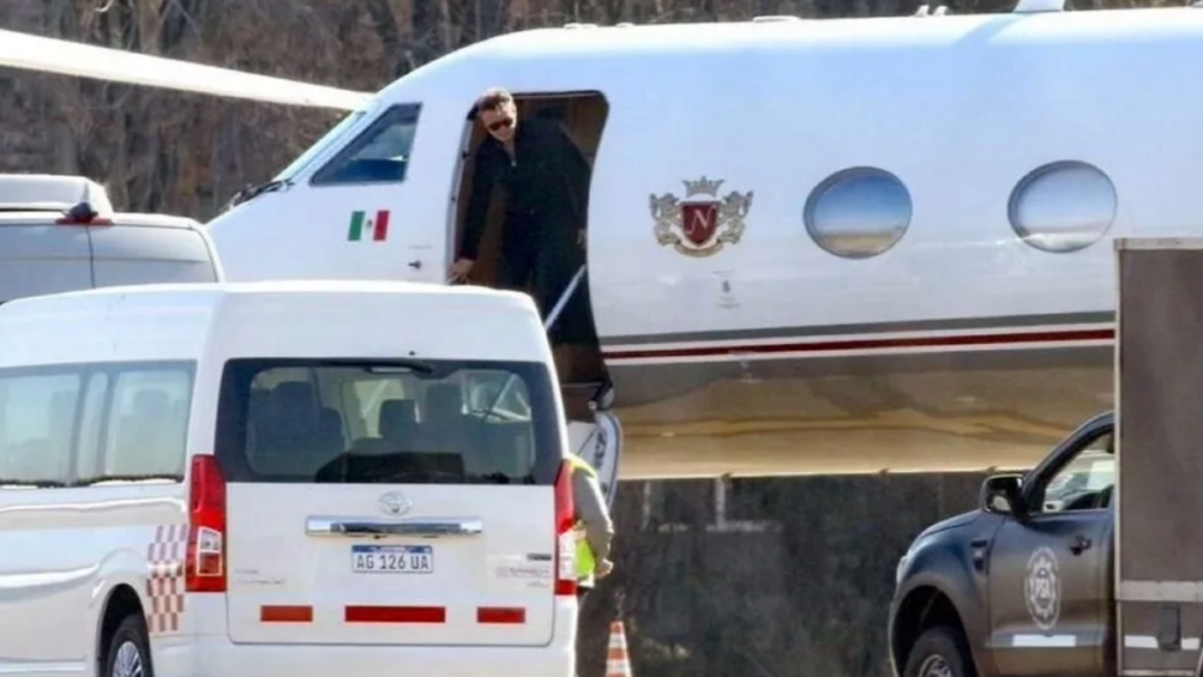 Piloto revela deuda millonaria de Luis Miguel por vuelos privados