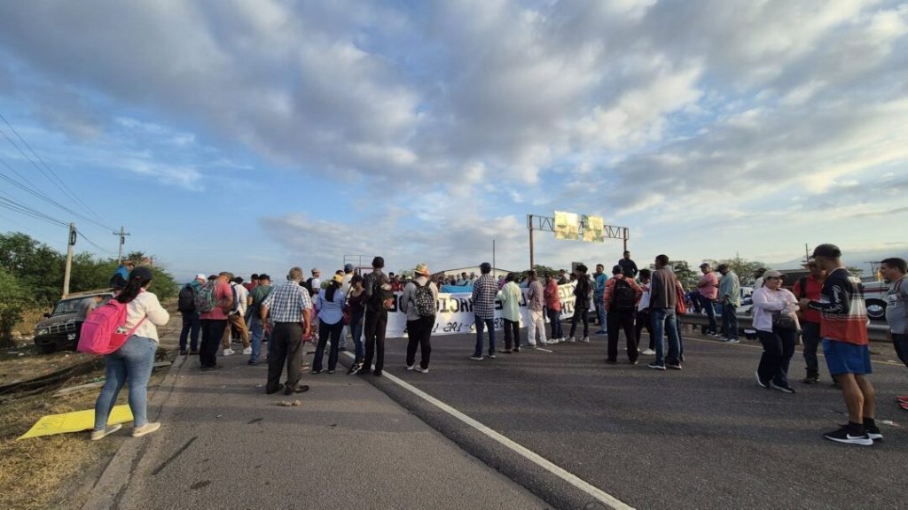 Alcaldes del norte bloquean CA-5, exigen soluciones ante crisis vial