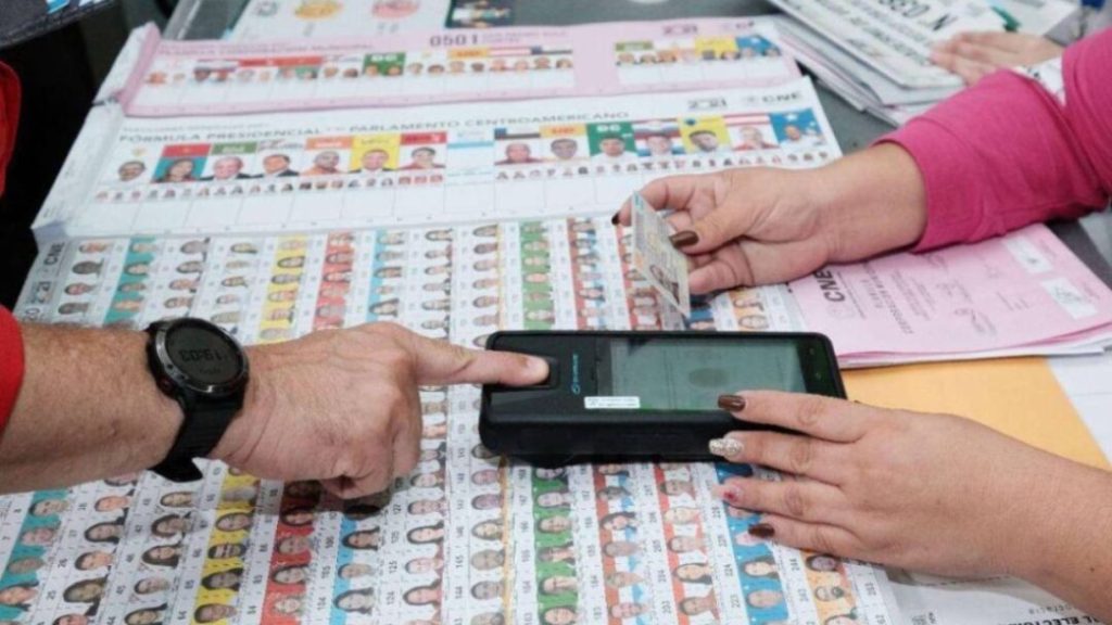 Incidentes y retrasos marcan jornada electoral: CNE anuncia cierre de urnas electorales