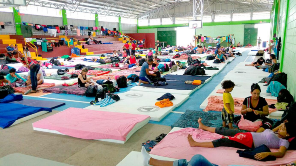 Migrantes venezolanos rechazan encierro en albergues de Costa Rica y Panamá