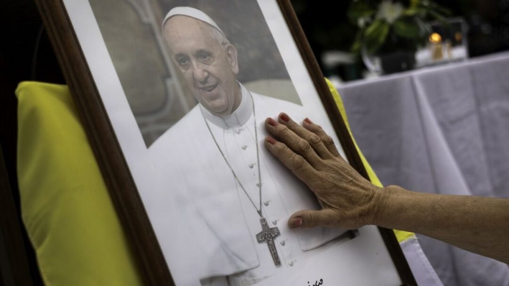 El Papa Francisco sigue recuperándose con oxigenoterapia