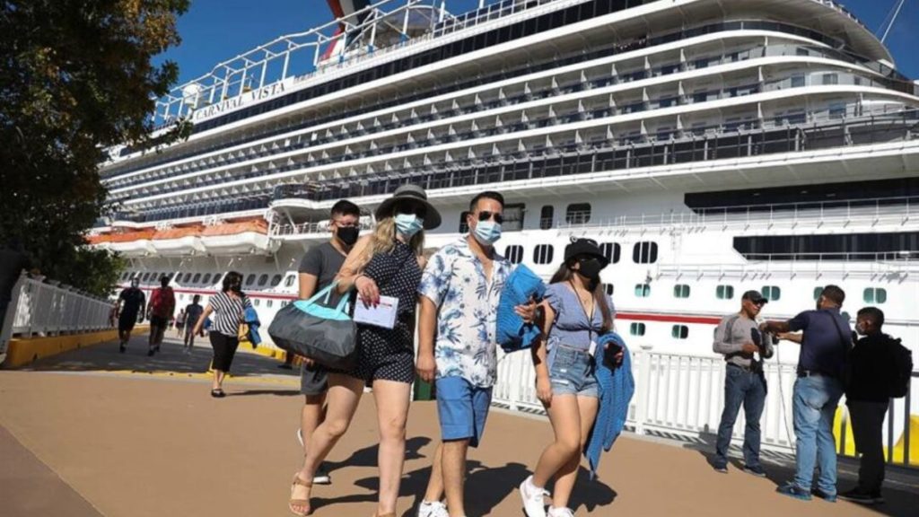 Hasta 100 mil turistas extranjeros estarían llegando a Honduras en Semana Santa