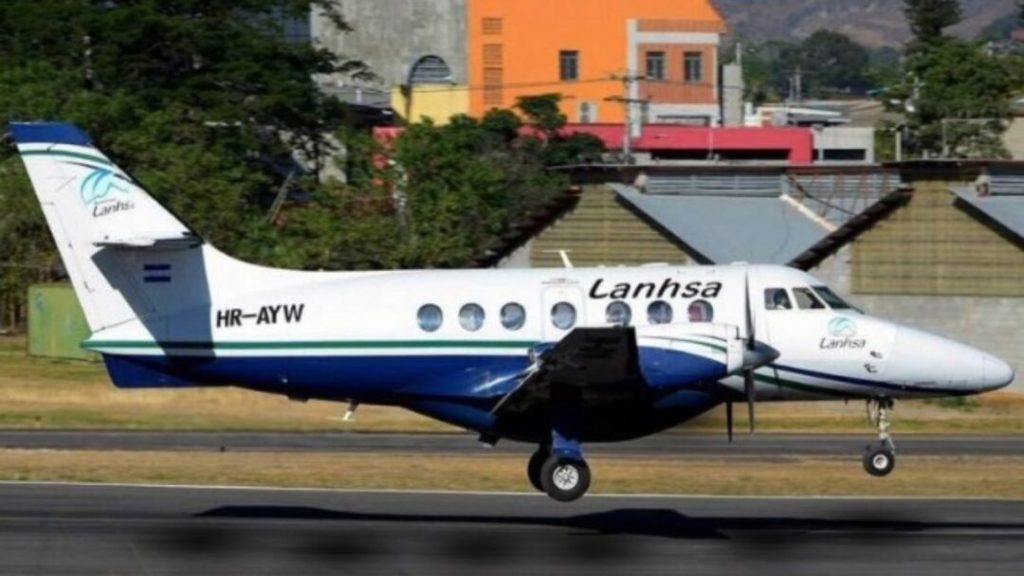 Avión de Lanhsa continúa hundiéndose y complica la investigación del accidente