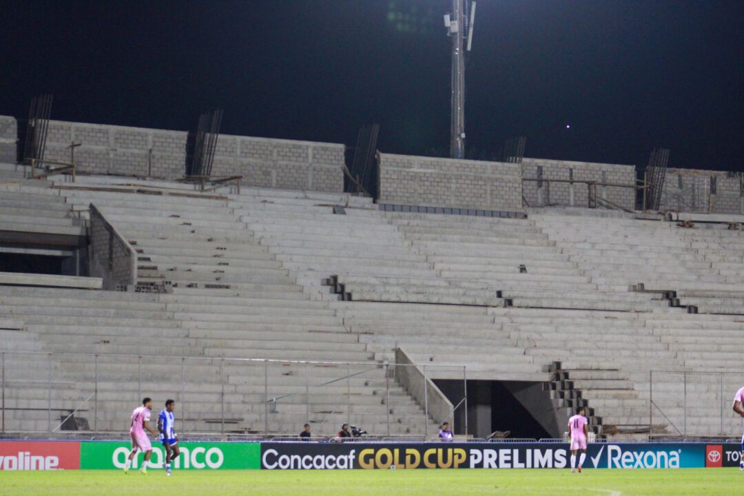 Condepor volvió a mentir: remodelación de graderías del estadio “Chelato Uclés” no fue terminada el 15 de marzo