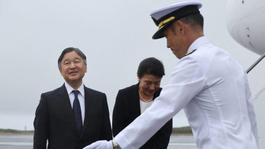 El emperador de Japón visita Iwo Jima a 80 años de la Segunda Guerra Mundial