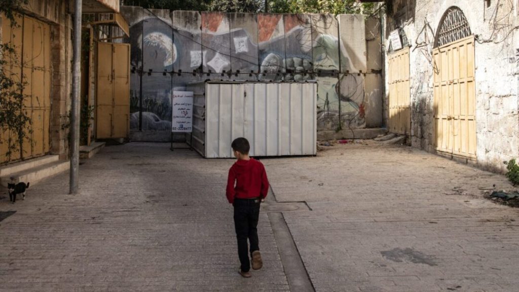 Soldados israelíes matan a un adolescente palestino que les lanzó piedras en Cisjordania