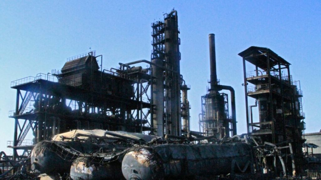 El petróleo alcanza su nivel más bajo en cuatro años ante la incertidumbre económica