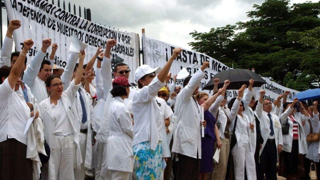 Médicos convocan a paro de labores a nivel nacional