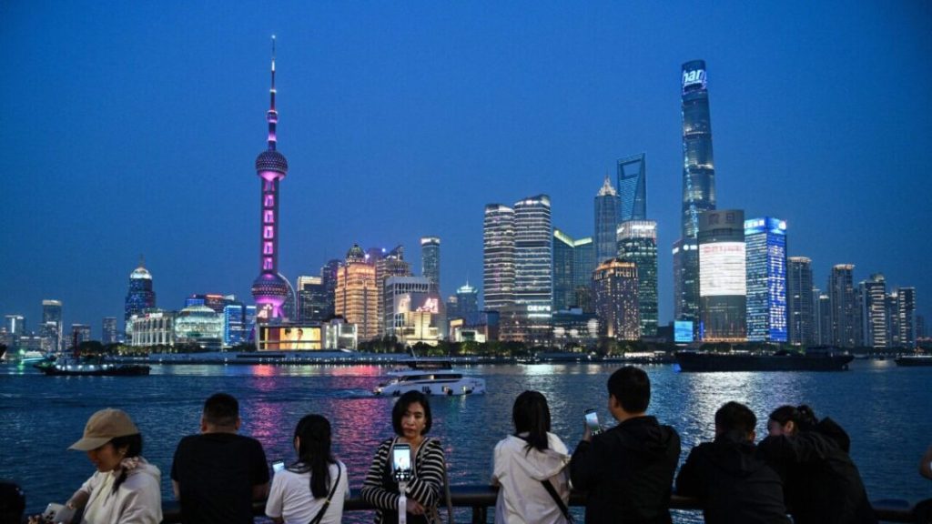 China anuncia recorte moderado en la difusión de películas estadounidenses como respuesta comercial