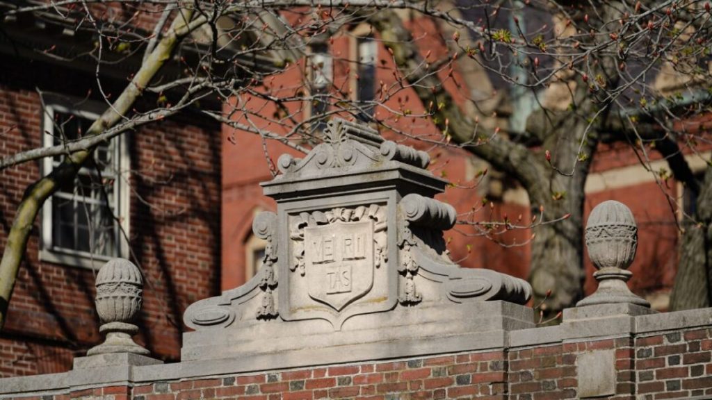 Trump acusa a Harvard de ser “antisemita” y una “amenaza para la democracia”