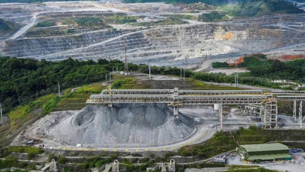 Presidente de Panamá busca reabrir mina pese a moratoria y críticas ambientalistas