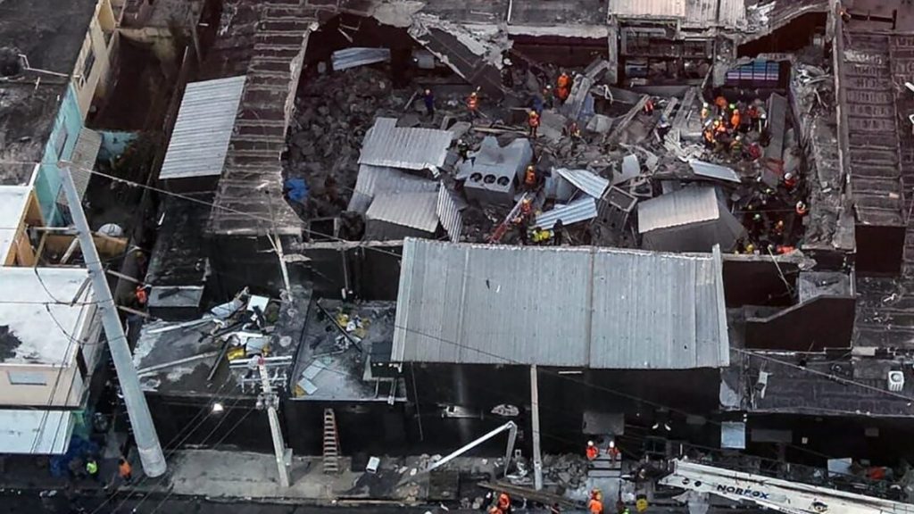 113 muertos tras el colapso de una discoteca en Santo Domingo durante un concierto de Rubby Pérez