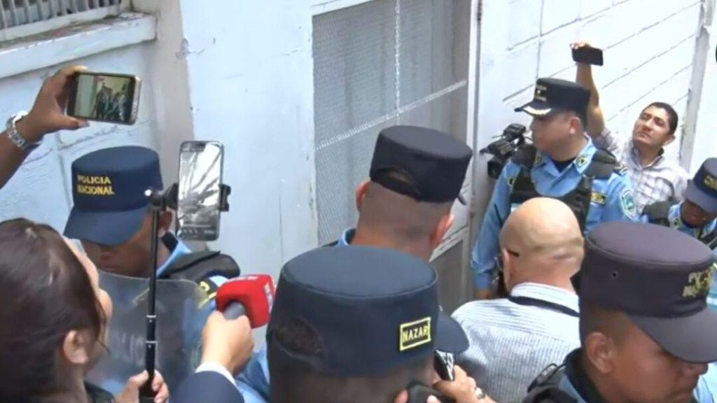 Policía Nacional desaloja templo Aposento Alto tras disputa interna en la iglesia