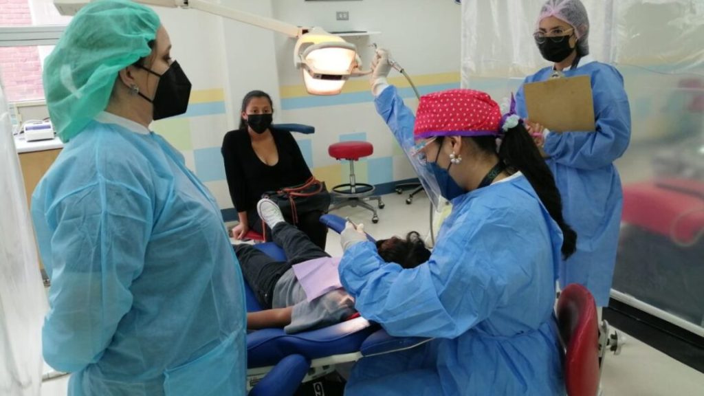 Mientras los médicos regresan a los hospitales, dentistas siguen en paro a nivel nacional