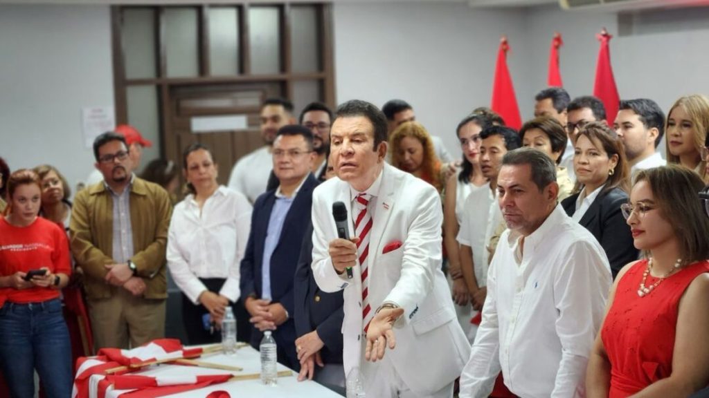 Nasralla: “Me robaron mis datos y se los dieron a él”