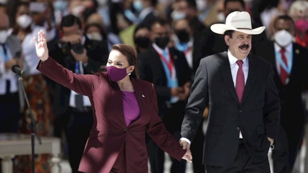 Foro de Madrid acusa a presidenta de Honduras y su esposo de usar la CELAC para fortalecer a Moncada