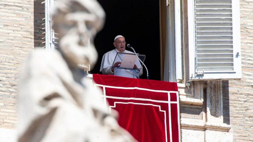 El papa Francisco no dijo en una entrevista que comió carne en Viernes Santo