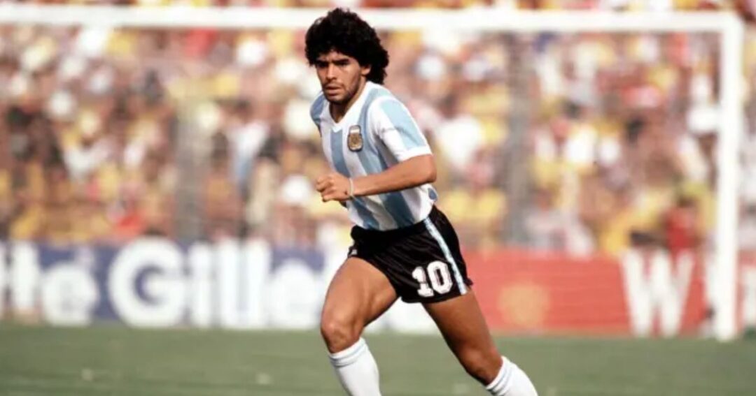 Médico de Maradona falsificó informe y mintió sobre haberlo operado, según testigo