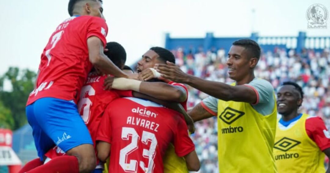 Olimpia le arrebata el primer lugar a Real España