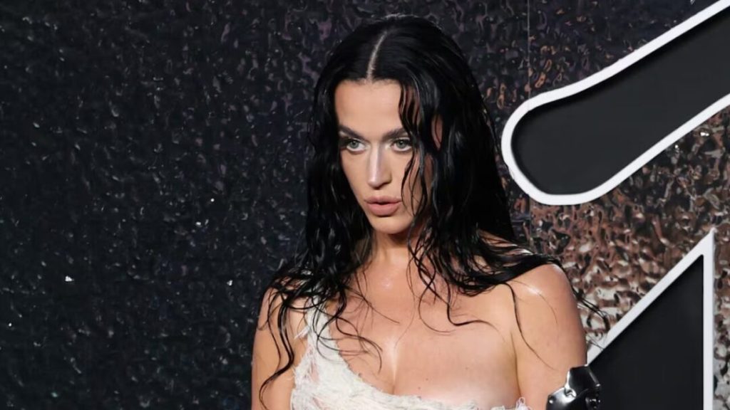 Katy Perry conmueve con un emotivo mensaje a su equipo antes de arrancar su gira mundial