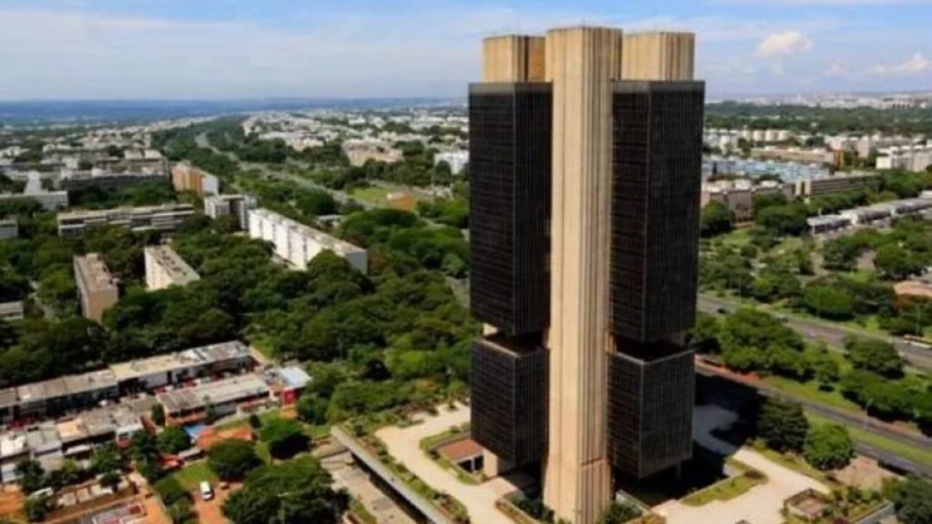 Banco Central de Brasil sube tasa de interés a 14,75%, su mayor nivel en casi dos décadas