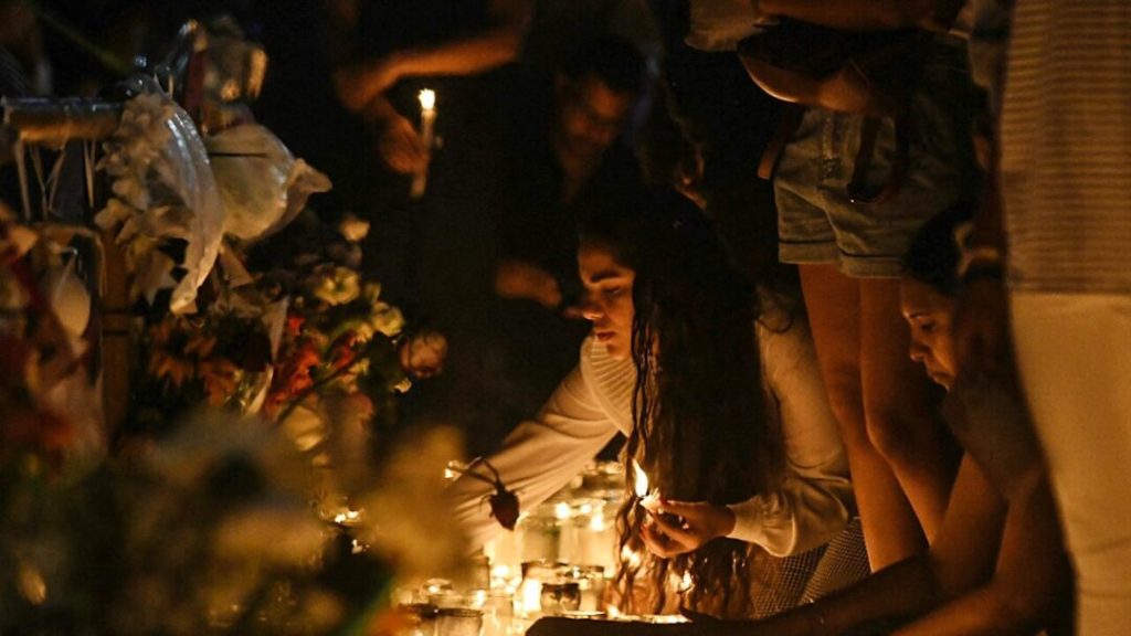 Dominicanos claman justicia en vigilia por el mortal colapso de discoteca