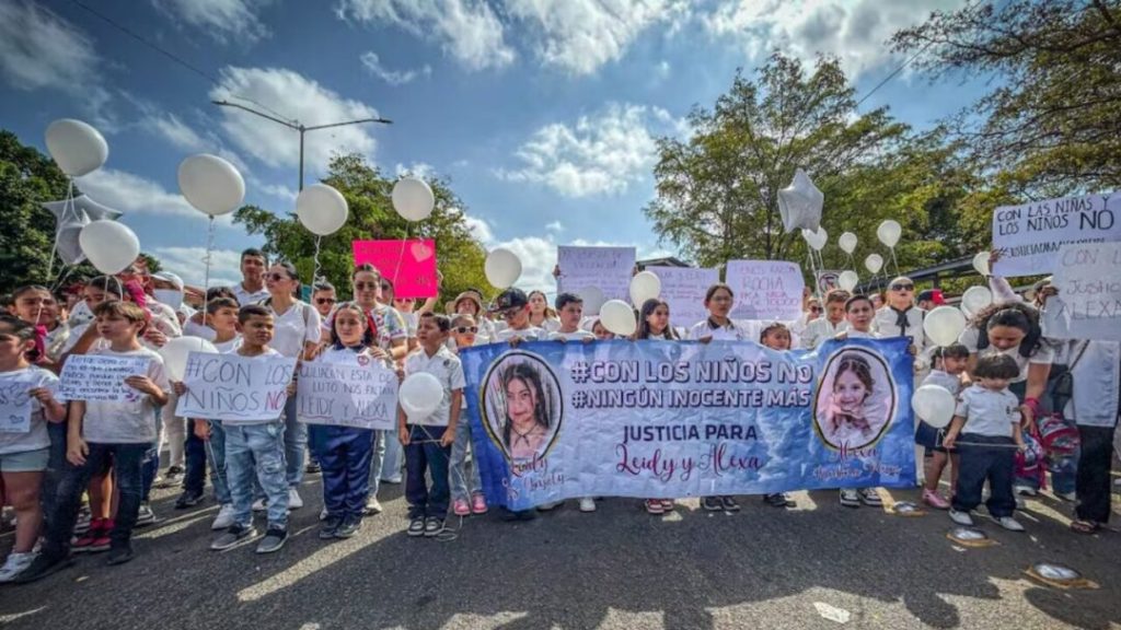Homenajean a niñas asesinadas en Sinaloa y exigen el fin de la violencia