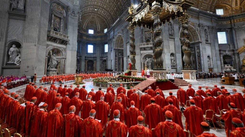 Los cardenales reciben llamado a la unidad antes del incierto cónclave