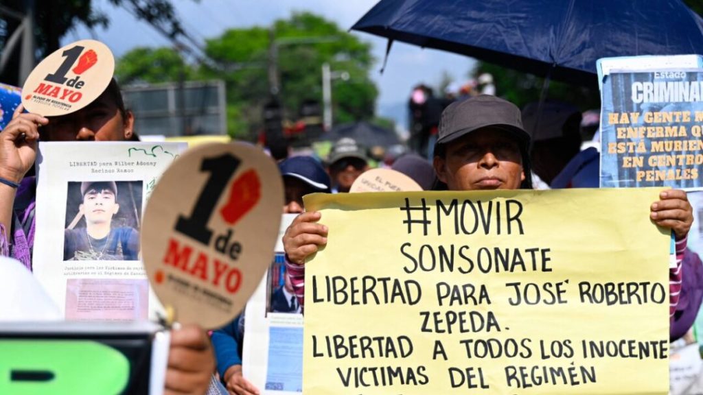 Salvadoreños exigen libertad para presos “inocentes” en marcha del 1 de mayo