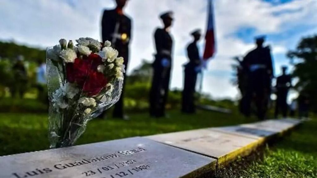 Panamá sepulta restos de víctimas de la invasión de EEUU, 35 años después