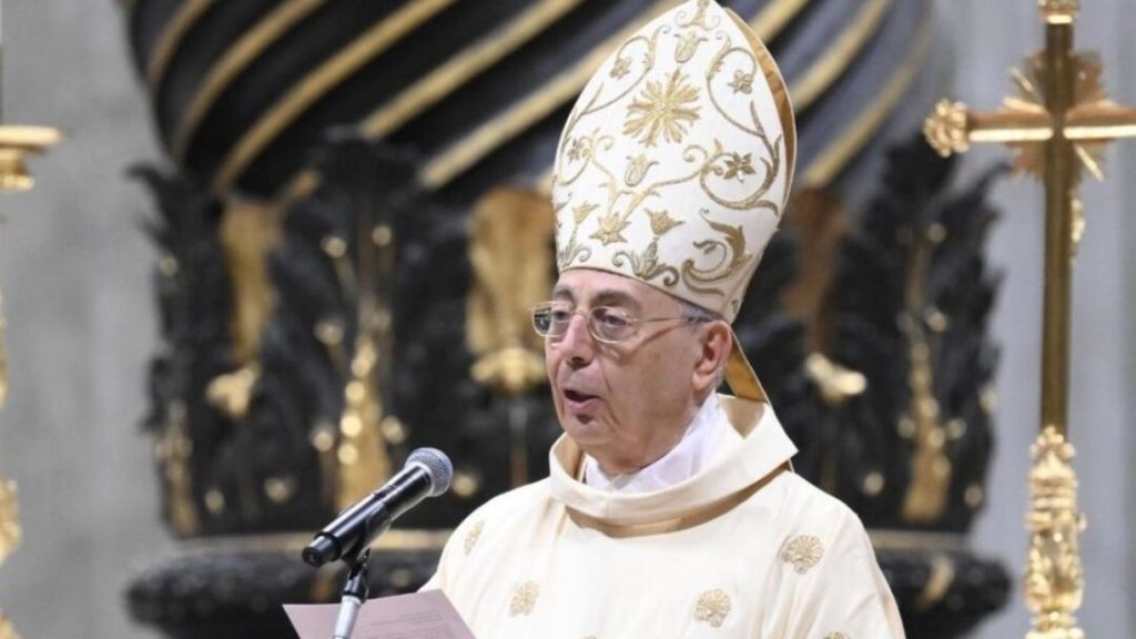 El cardenal Dominique Mamberti será quien anuncie al nuevo Papa