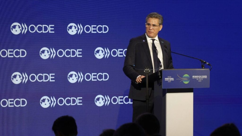 OCDE recorta previsión de crecimiento mundial por guerra comercial impulsada por Trump